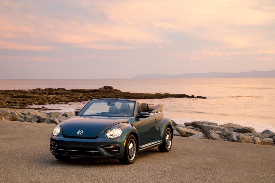  Volkswagen Beetle Turbo Convertible 2016 года  (NA) (фото 6 из 15)